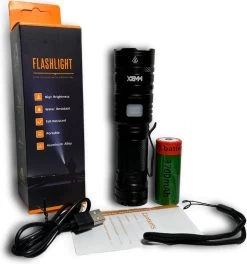 Lampe De Poche LED Militaire XEMM® PRO - Lampe De Poche Tactique - Lampe De Poche Plein Air - Batterie Rechargeable 3700mAh - Portée 500m - Fonction Power Bank - Rechargeable USB-C -Magasin D'Équipement De Plein Air 1122x1200 3