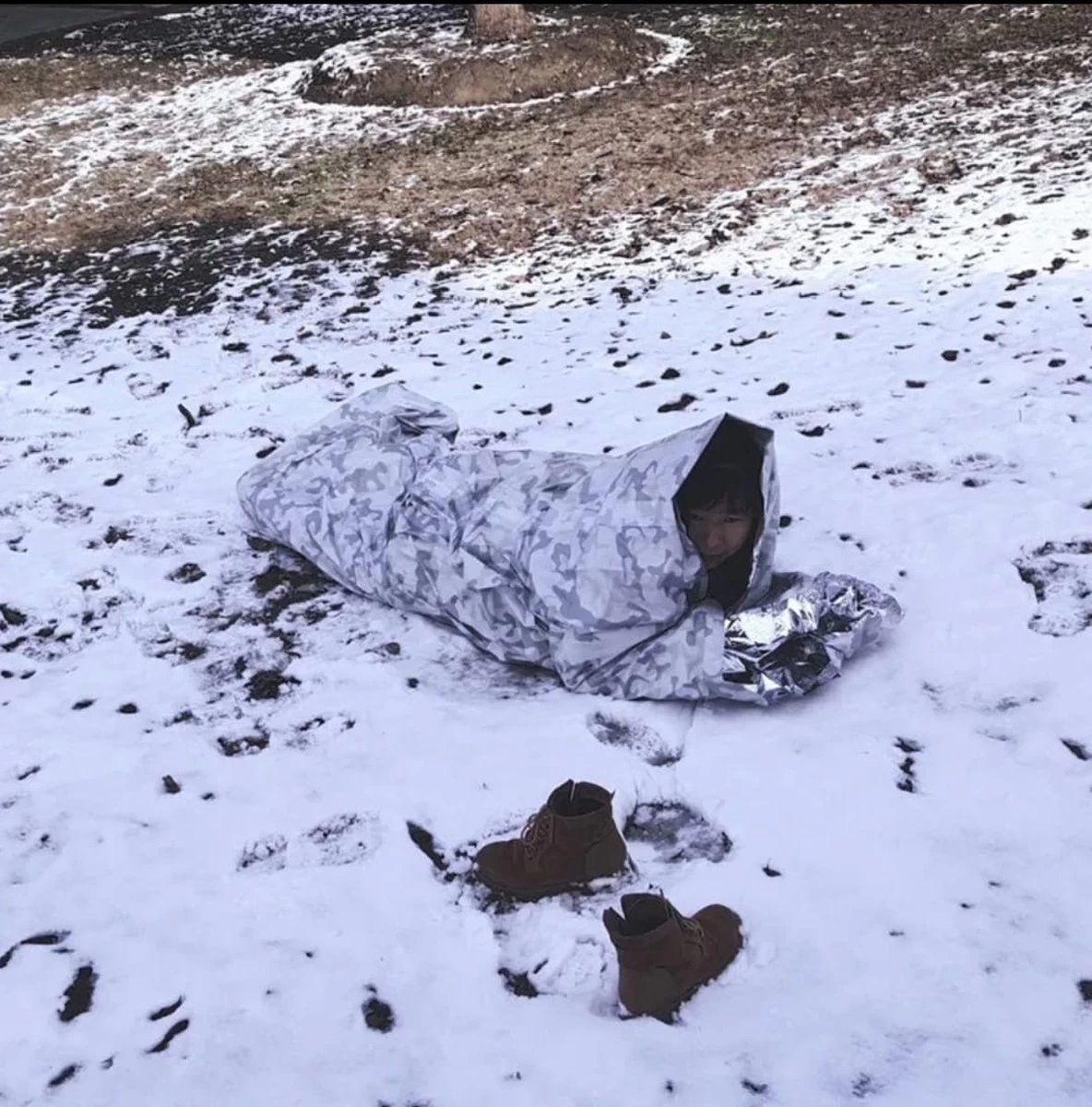 Sac De Couchage De Survie D'Urgence - Camping - Marche - Couverture D'Urgence à Isolation Thermique Imperméable - Avec Sifflet D'Urgence 5 Sac De Couchage De Survie D'Urgence - Camping - Marche - Couverture D'Urgence à Isolation Thermique Imperméable - Avec Sifflet D'Urgence – Image 3