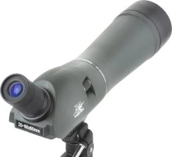 MacGyver Spotting Scope 20-60x60 ZOOM Bin 4 - Avec Boîte étanche Et Trépied + Trépied De Fenêtre - Aussi Pour Les Porteurs De Lunettes - Vert -Magasin D'Équipement De Plein Air 1200x1094