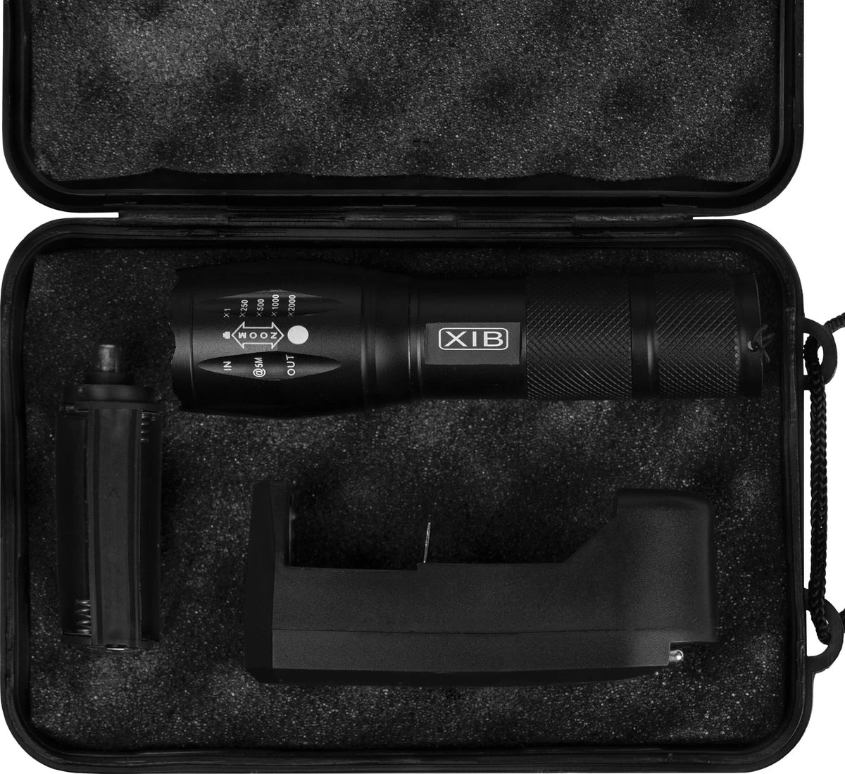 Lampe De Poche Militaire XIB 2000 Lumens | 5 Modes D'éclairage Et Fonction De Zoom | Étanche | Comprend Batterie Et Chargeur 8 Lampe De Poche Militaire XIB 2000 Lumens | 5 Modes D'éclairage Et Fonction De Zoom | Étanche | Comprend Batterie Et Chargeur – Image 6