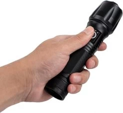 Lampe De Poche Militaire LED USB Rechargeable - 3000 Lumen - Batterie 3000 MAh - Zoom Réglable - 5 Modes D'éclairage - IP65 Résistant Aux éclaboussures - Zwart -Magasin D'Équipement De Plein Air 1200x1107 3