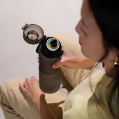 Scent Sation Geur Water Bottle Air Starter Kit - Noir Foncé - Comprenant 7 Dosettes - Bouteille à Boire - Hydratant - Eau Parfumée - Végétalien - Sans BPA - Air Up -Magasin D'Équipement De Plein Air 1200x1200 1025