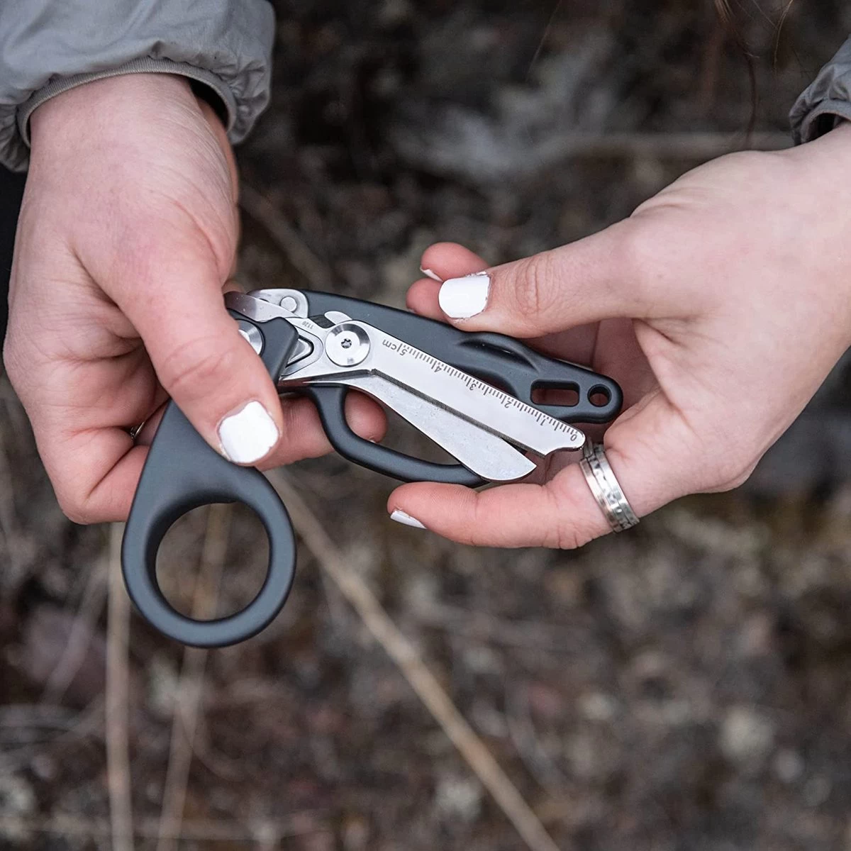 Ciseaux Multifonctions Avec étui De Transport - Premiers Secours - Lifehammer - Infirmière - Ciseaux à Ciseaux De Premiers Secours - Ciseaux Raptor Trauma - Coupe-ceinture - Couteau De Poche Multifonction De Survie 11 Ciseaux Multifonctions Avec étui De Transport - Premiers Secours - Lifehammer - Infirmière - Ciseaux à Ciseaux De Premiers Secours - Ciseaux Raptor Trauma - Coupe-ceinture - Couteau De Poche Multifonction De Survie – Image 9