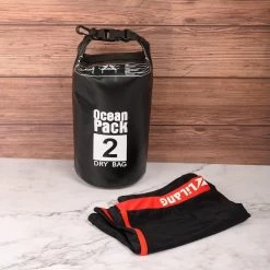 Sac étanche Ocean Pack 2L - Sac étanche étanche - Sac étanche 100% étanche - Sac à Dos Survie Plein Air Drybag - Survie Bag Duffel Bag - Plein Air Bag - Sac De Voyage - Sac Bateau - Sac à Voile - Sacs Secs 2 Litres - Couleur: NOIR - Decopatent® -Magasin D'Équipement De Plein Air 1200x1200 123