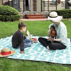 SONGMICS Couverture De Pique-nique D'extérieur Lavable, Se Replie Dans Un Sac Avec Bandoulière, Couverture De Camping Légère, Idéale Pour Les Voyages, Isolation Thermique, 195 X 150 Cm GCM80JW 14 SONGMICS Couverture De Pique-nique D'extérieur Lavable, Se Replie Dans Un Sac Avec Bandoulière, Couverture De Camping Légère, Idéale Pour Les Voyages, Isolation Thermique, 195 X 150 Cm GCM80JW -Magasin D'Équipement De Plein Air 1200x1200 1522