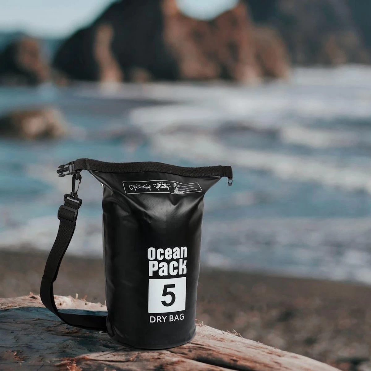 Decopatent® Waterproof Bag - Dry Bag - 5L - Ocean Pack - Dry Sack - Survie Plein Air Backpack - Sacs Secs - Sac De Bateau - Sac De Voile - Zwart 6 Decopatent® Waterproof Bag - Dry Bag - 5L - Ocean Pack - Dry Sack - Survie Plein Air Backpack - Sacs Secs - Sac De Bateau - Sac De Voile - Zwart – Image 4