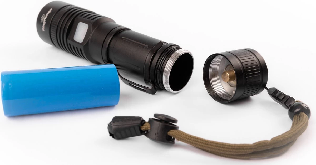 Lampe De Poche LED 5000 MAh Lampe De Poche Militaire Rechargeable USB | Très Lumineux 1200 Lumens Réels | Lampe De Poche Tactique King Mungo KM-55 15 Lampe De Poche LED 5000 MAh Lampe De Poche Militaire Rechargeable USB | Très Lumineux 1200 Lumens Réels | Lampe De Poche Tactique King Mungo KM-55 – Image 13