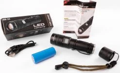 Lampe De Poche LED 5000 MAh Lampe De Poche Militaire Rechargeable USB | Très Lumineux 1200 Lumens Réels | Lampe De Poche Tactique King Mungo KM-55 21 Lampe De Poche LED 5000 MAh Lampe De Poche Militaire Rechargeable USB | Très Lumineux 1200 Lumens Réels | Lampe De Poche Tactique King Mungo KM-55 -Magasin D'Équipement De Plein Air 1200x735