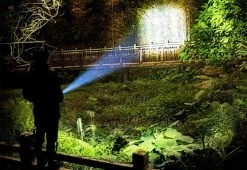 WiseGoods Premium Ultrawide Lampe De Poche - Lampe De Poche Plein Air - Lampes De Poche Camping - Rechargeable Par USB - Lampe Étanche - Lampes De Survie 19 WiseGoods Premium Ultrawide Lampe De Poche - Lampe De Poche Plein Air - Lampes De Poche Camping - Rechargeable Par USB - Lampe Étanche - Lampes De Survie -Magasin D'Équipement De Plein Air 1200x826