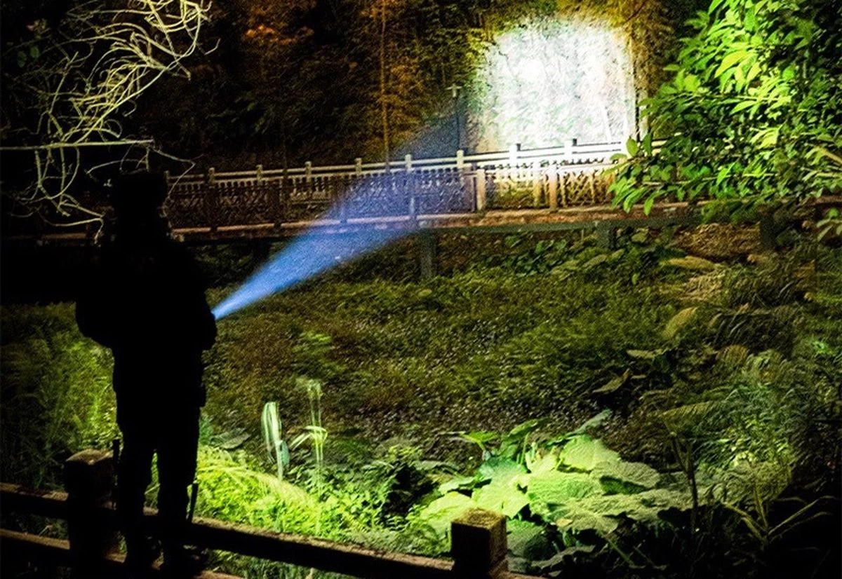 WiseGoods Premium Ultrawide Lampe De Poche - Lampe De Poche Plein Air - Lampes De Poche Camping - Rechargeable Par USB - Lampe Étanche - Lampes De Survie 11 WiseGoods Premium Ultrawide Lampe De Poche - Lampe De Poche Plein Air - Lampes De Poche Camping - Rechargeable Par USB - Lampe Étanche - Lampes De Survie – Image 9