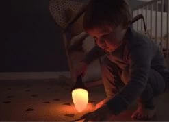 Lampe Torche Rechargeable Pour Enfants VRAI Effet De Feu USB Rechargeable Avec Support Mural Et Câble De 1,5 Mètre Lampe De Poche Pour Enfants -Magasin D'Équipement De Plein Air 1200x866 2