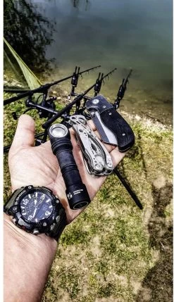 ArmyTek Wizard C2 Pro Magnet Warm Lampe Portative à Piles LED Avec Support Magnétique 2500 Lm 4800 H 65 G -Magasin D'Équipement De Plein Air 691x1200 1