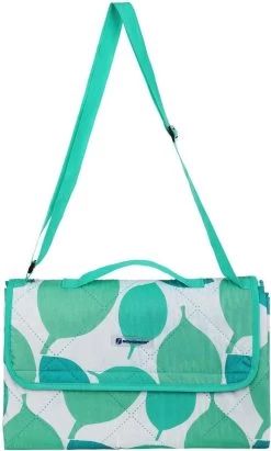 SONGMICS Couverture De Pique-nique D'extérieur Lavable, Se Replie Dans Un Sac Avec Bandoulière, Couverture De Camping Légère, Idéale Pour Les Voyages, Isolation Thermique, 195 X 150 Cm GCM80JW 19 SONGMICS Couverture De Pique-nique D'extérieur Lavable, Se Replie Dans Un Sac Avec Bandoulière, Couverture De Camping Légère, Idéale Pour Les Voyages, Isolation Thermique, 195 X 150 Cm GCM80JW -Magasin D'Équipement De Plein Air 721x1200