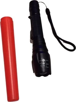 Lampe De Poche Militaire Elite Survie | Rechargeable | Fonction Zoom / Résistant à L'eau | Incl Batteries & Chargeur + Torche - Zwart 7 Lampe De Poche Militaire Elite Survie | Rechargeable | Fonction Zoom / Résistant à L'eau | Incl Batteries & Chargeur + Torche - Zwart -Magasin D'Équipement De Plein Air 893x1200