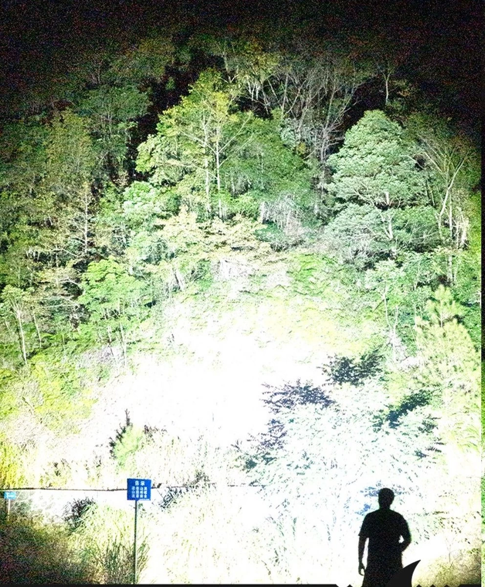 WiseGoods Premium Ultrawide Lampe De Poche - Lampe De Poche Plein Air - Lampes De Poche Camping - Rechargeable Par USB - Lampe Étanche - Lampes De Survie 7 WiseGoods Premium Ultrawide Lampe De Poche - Lampe De Poche Plein Air - Lampes De Poche Camping - Rechargeable Par USB - Lampe Étanche - Lampes De Survie – Image 5